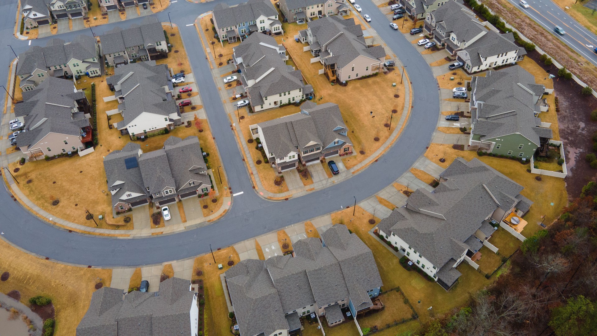 Aerial view of residential households in an American suburb